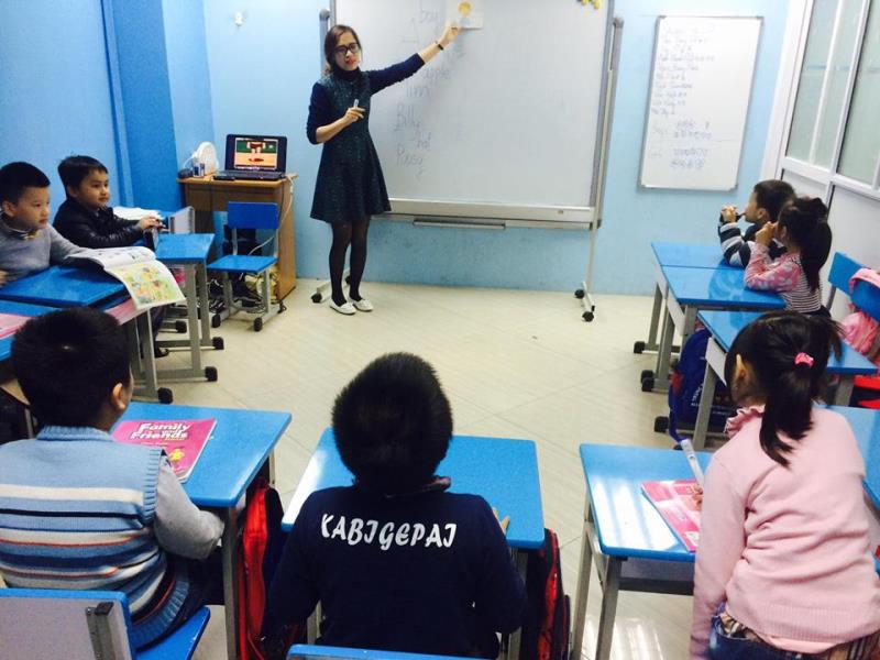 TIẾNG ANH CHO TRẺ EM NÊN HỌC VỚI GIÁO VIÊN BẢN NGỮ HAY GIÁO VIÊN VIỆT