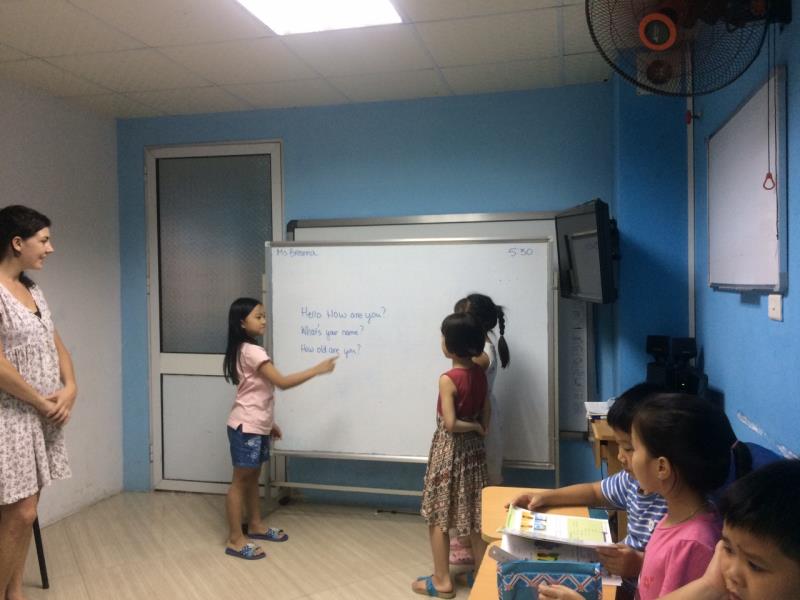 Bố mẹ có biết thời điểm nào thích hợp để con học tiếng Anh