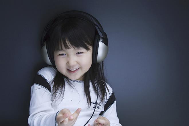 Cho bé nghe nhạc tiếng Anh và những lợi ích không ngờ