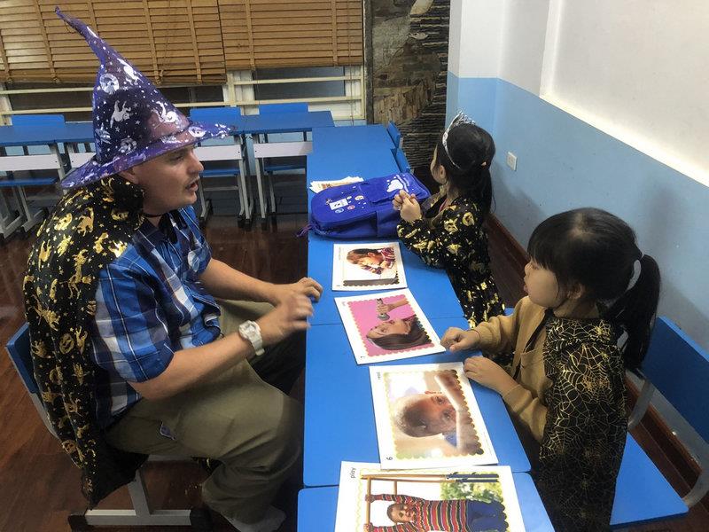 Học tiếng Anh trẻ em qua hình ảnh và những lợi ích không ngờ