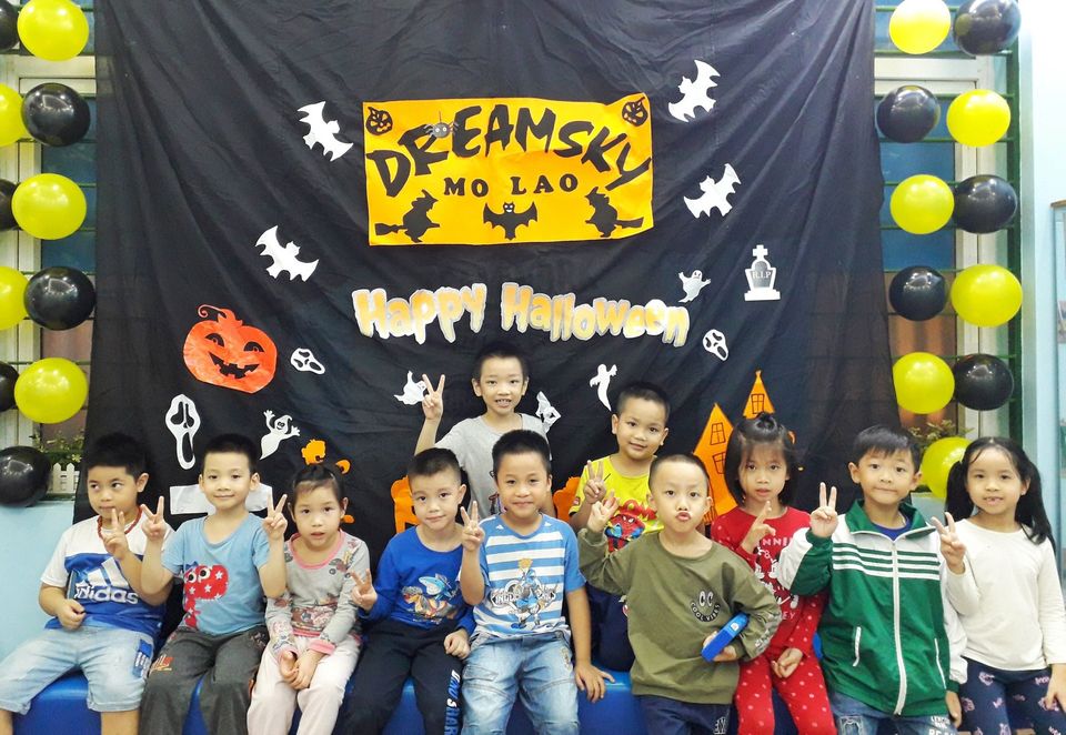 HỌC VIÊN DREAM SKY HÀO HỨNG KHÁM PHÁ HALLOWEEN KỲ BÍ