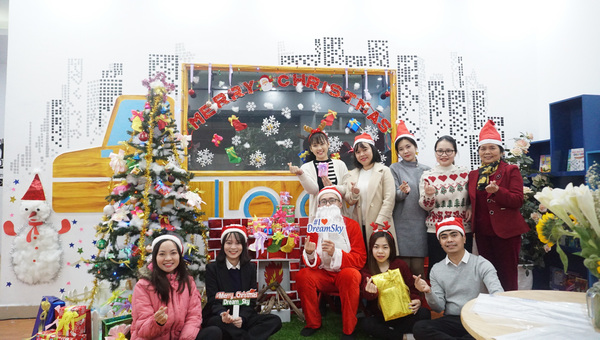 Nhộn nhịp không khí Giáng sinh tại Hệ thống Anh ngữ Quốc tế Dream Sky