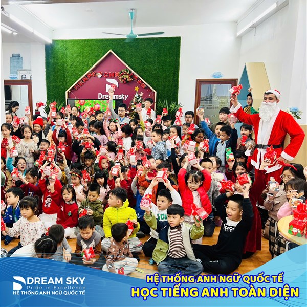 Bữa Tiệc Giáng Sinh Ấm Áp và Đầy Niềm Vui Cùng Dream Sky