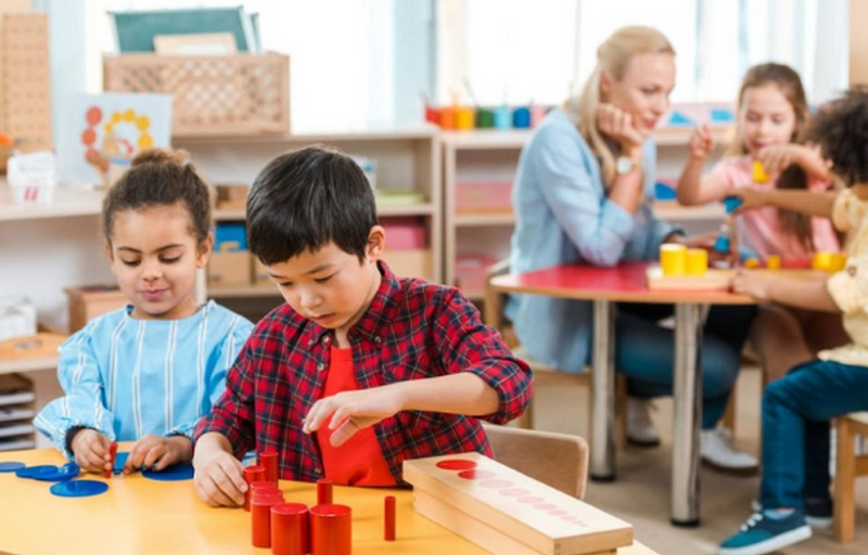 Phương pháp Montessori trong dạy tiếng Anh cho trẻ mầm non