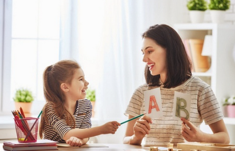 Bé giỏi tiếng Anh giao tiếp tự tin và những bí quyết ba mẹ cần biết