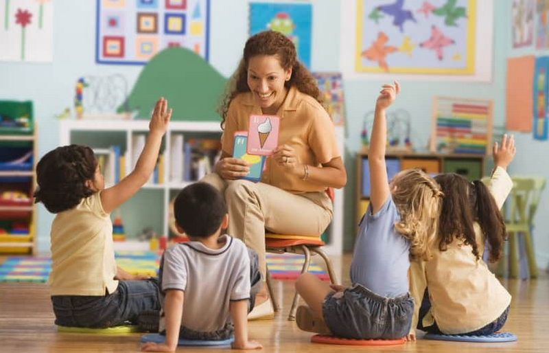 Làm sao để giúp trẻ tự tin giao tiếp bằng tiếng Anh 