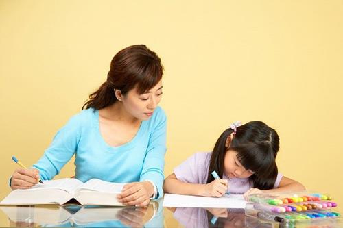 Mách nhỏ bố mẹ cách giúp con học giỏi tiếng Anh ngay từ bé